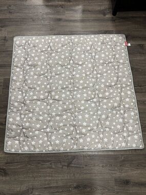 Moonsea Plush Star-Print Quilted Play Mat